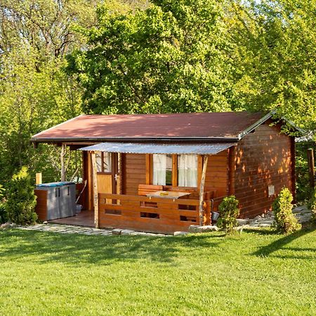 Willa Cozy wood hut on the farm Trebivlice Zewnętrze zdjęcie