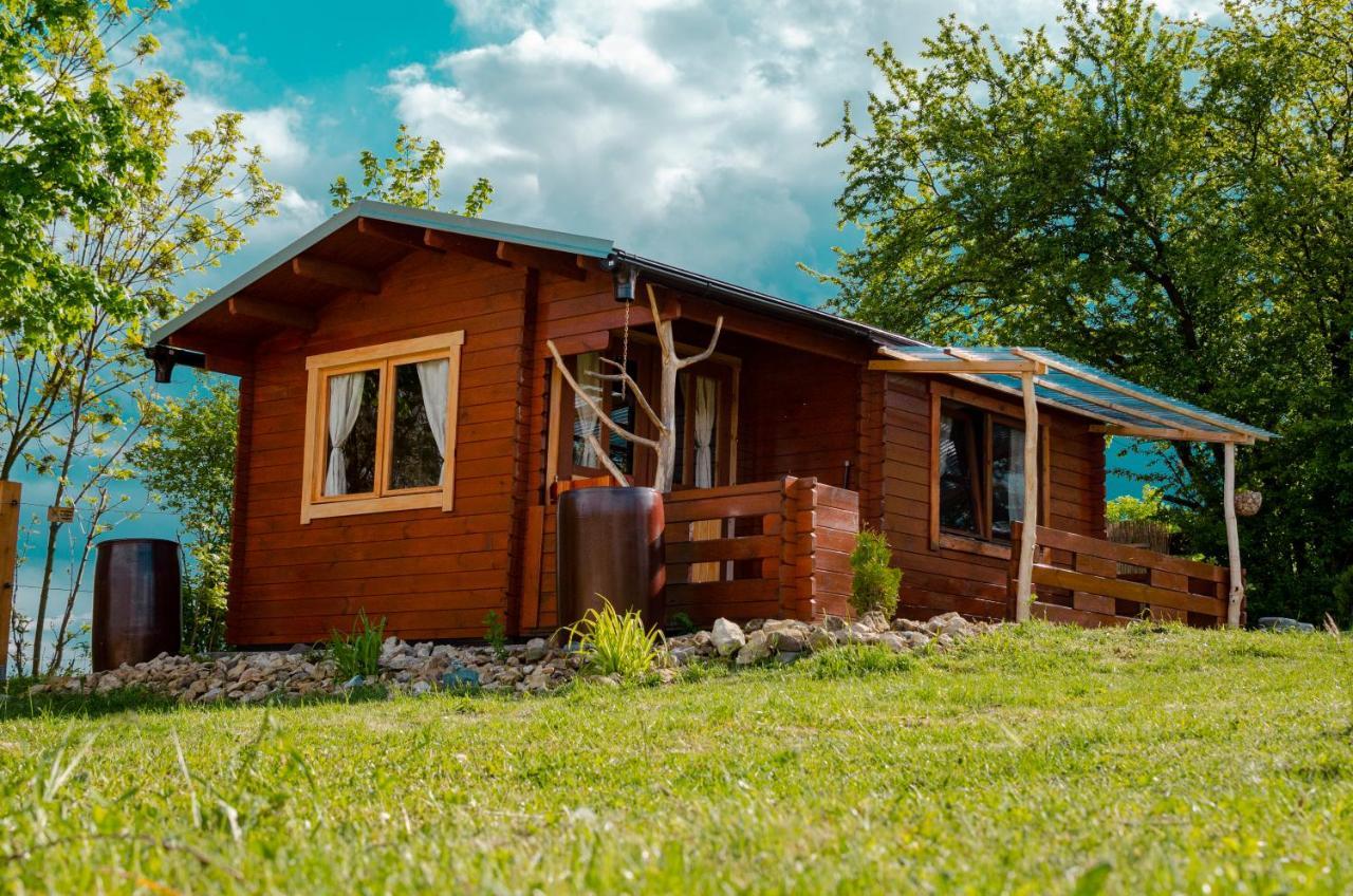 Willa Cozy wood hut on the farm Trebivlice Zewnętrze zdjęcie