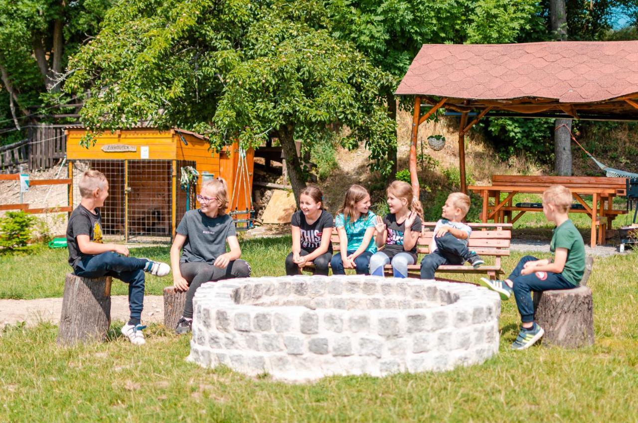 Willa Cozy wood hut on the farm Trebivlice Zewnętrze zdjęcie
