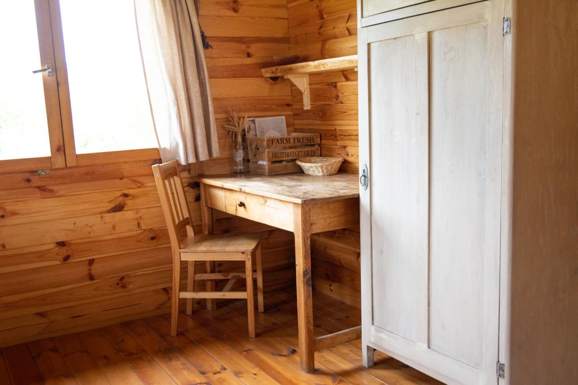 Willa Cozy wood hut on the farm Trebivlice Zewnętrze zdjęcie