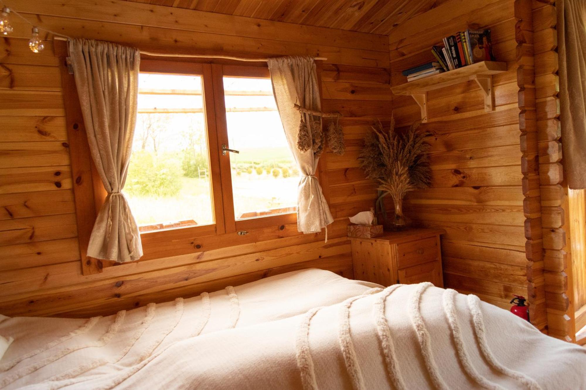 Willa Cozy wood hut on the farm Trebivlice Zewnętrze zdjęcie