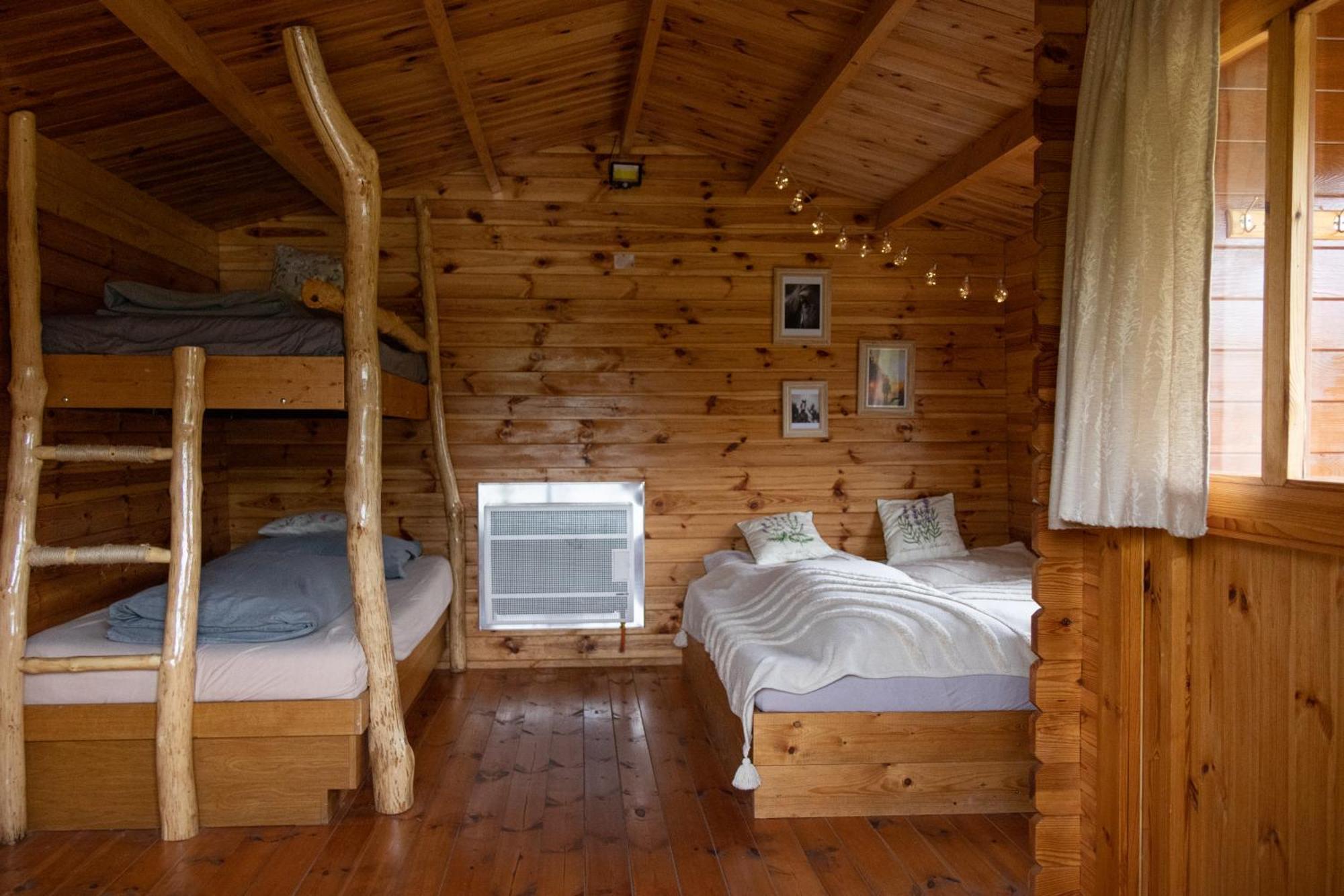 Willa Cozy wood hut on the farm Trebivlice Zewnętrze zdjęcie