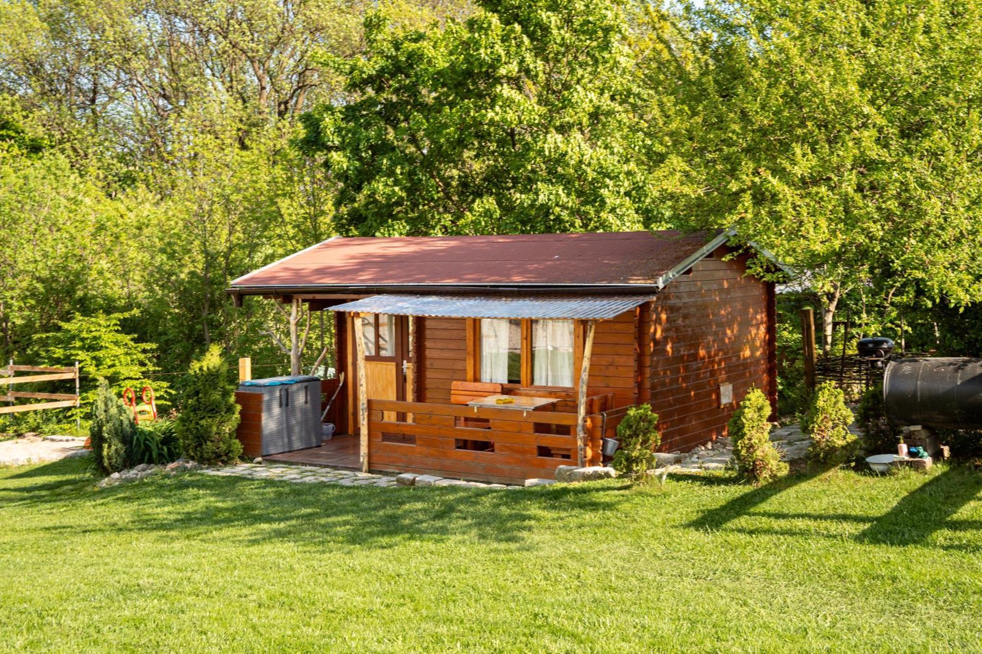 Willa Cozy wood hut on the farm Trebivlice Zewnętrze zdjęcie